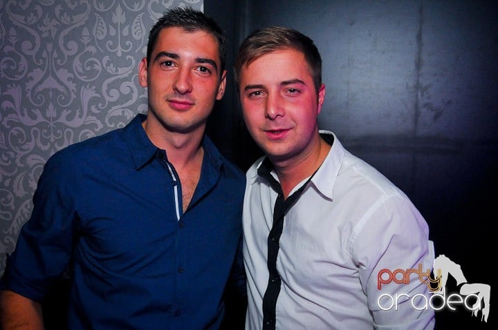 Petrecere în Club Life, 