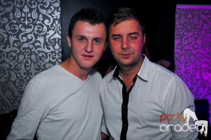 Petrecere în Club Life, 