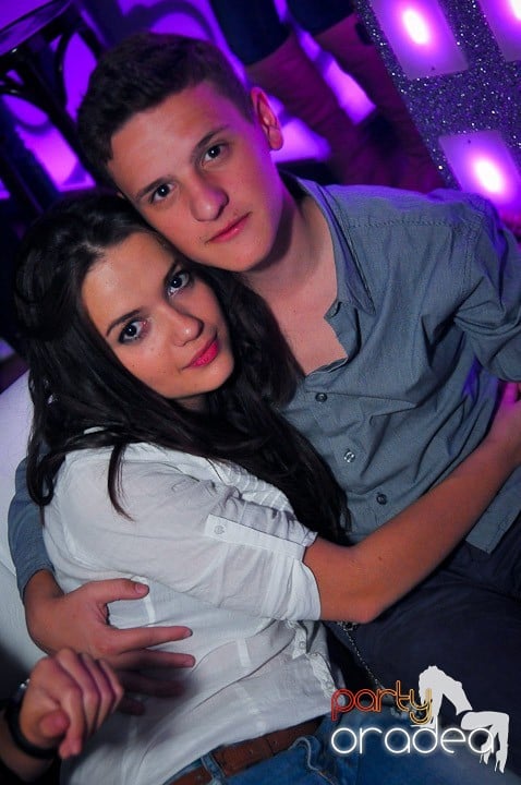 Petrecere în Club Life, 