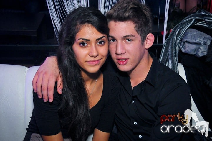 Petrecere în Club Life, 