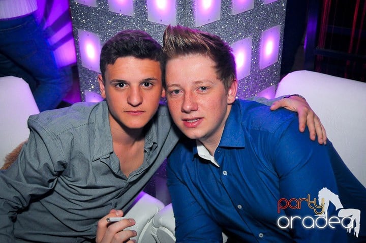 Petrecere în Club Life, 