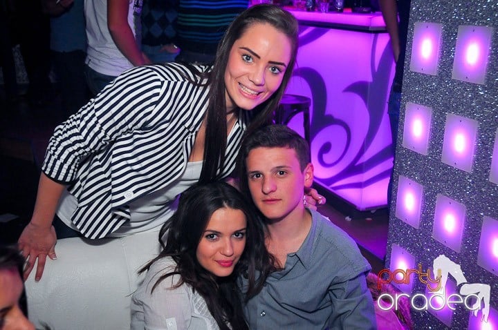 Petrecere în Club Life, 