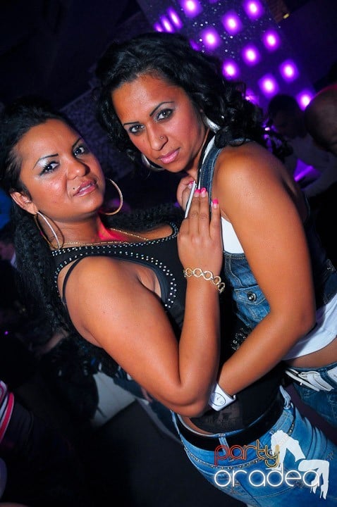 Petrecere în Club Life, 