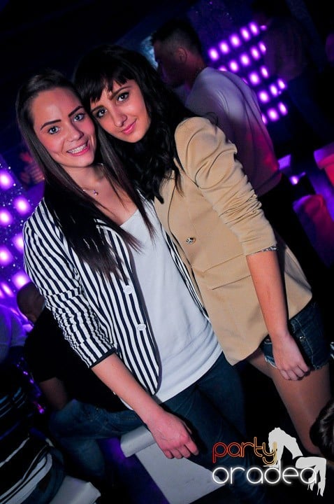 Petrecere în Club Life, 