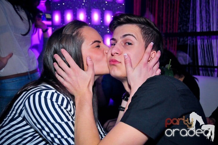 Petrecere în Club Life, 