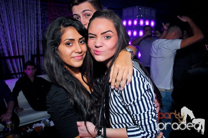 Petrecere în Club Life, 