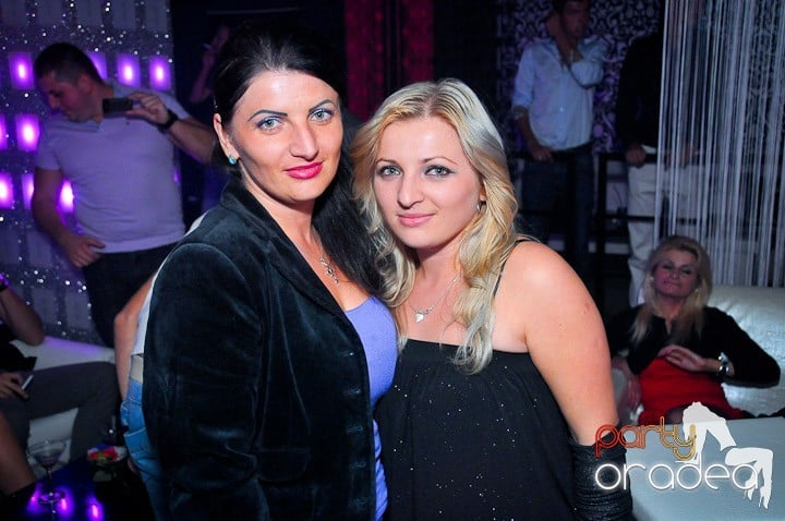 Petrecere în Club Life, 