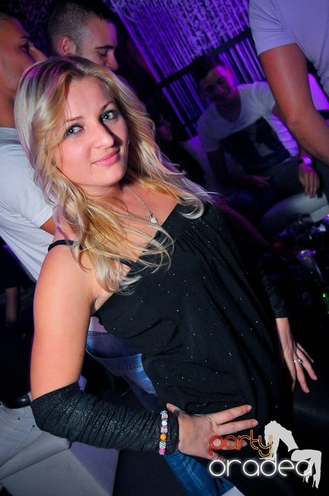 Petrecere în Club Life, 