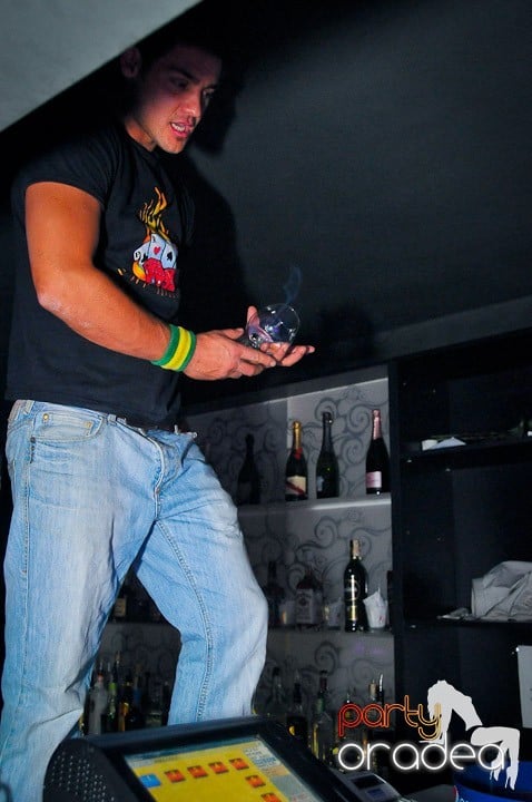 Petrecere în Club Life, 