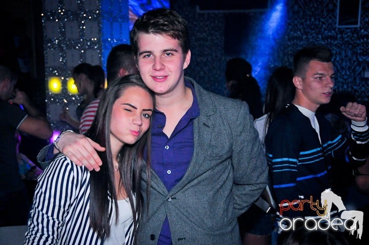 Petrecere în Club Life, 