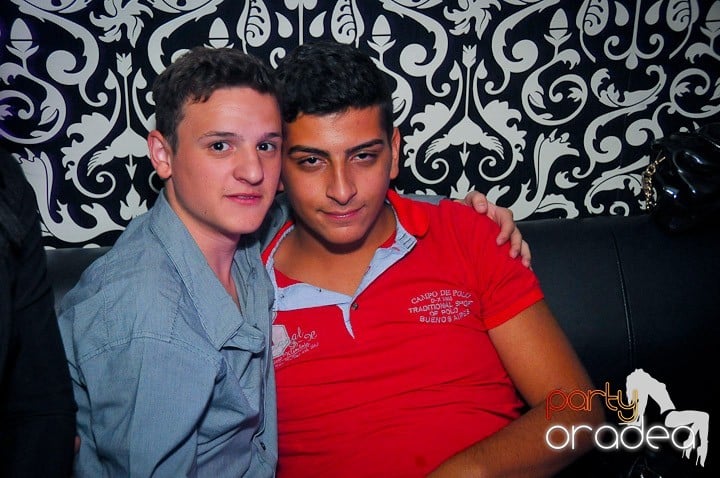 Petrecere în Club Life, 