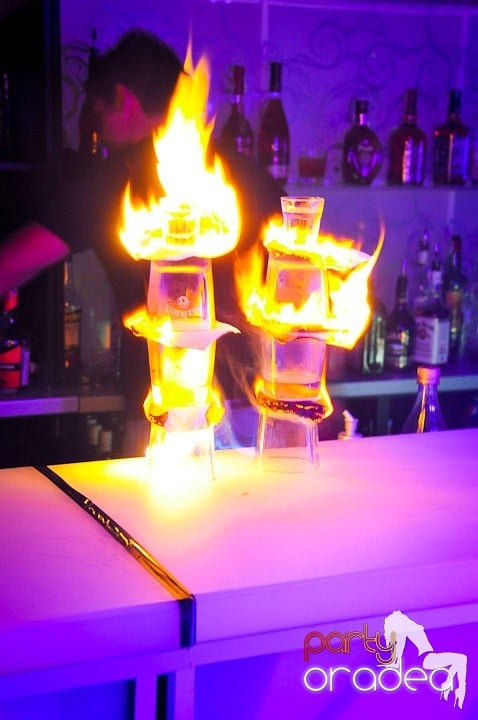 Petrecere în Club Life, 