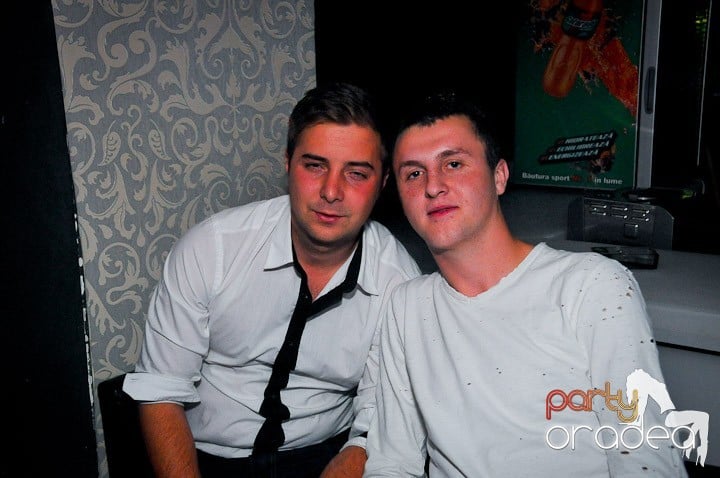 Petrecere în Club Life, 