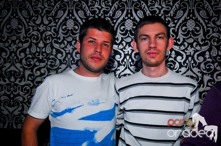 Petrecere în Club Life, 