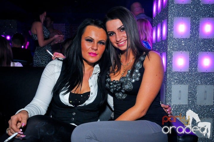 Petrecere în Club Life, 