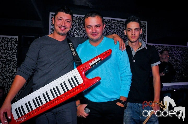 Petrecere în Club Life, 