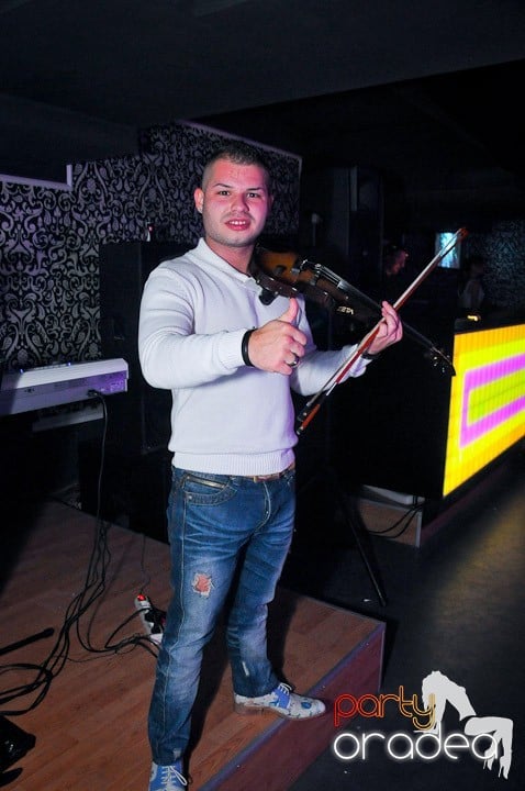 Petrecere în Club Life, 