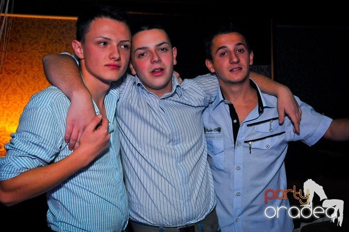 Petrecere în Club Life, 