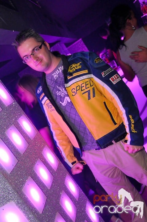 Petrecere în Club Life, 