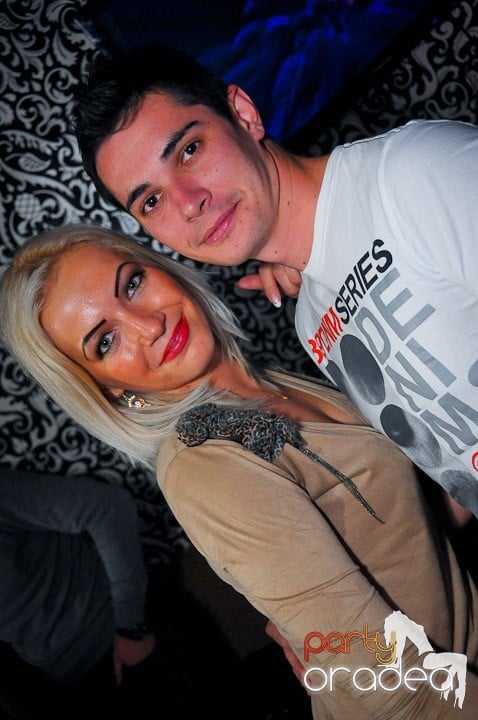 Petrecere în Club Life, 