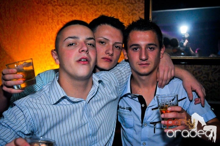 Petrecere în Club Life, 