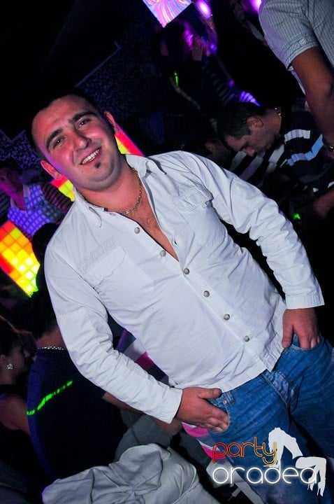 Petrecere în Club Life, 