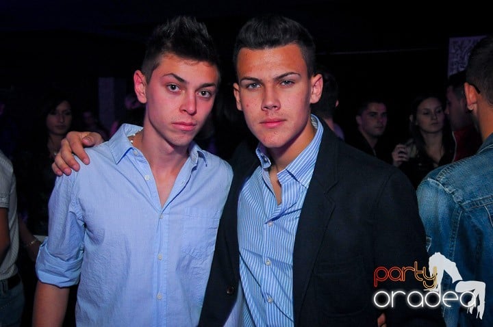 Petrecere în Club Life, 