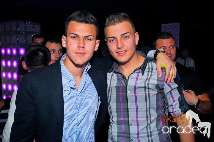 Petrecere în Club Life, 