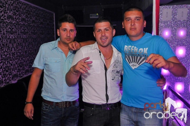 Petrecere în Club Life, 