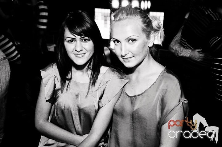 Petrecere în Club Life, 