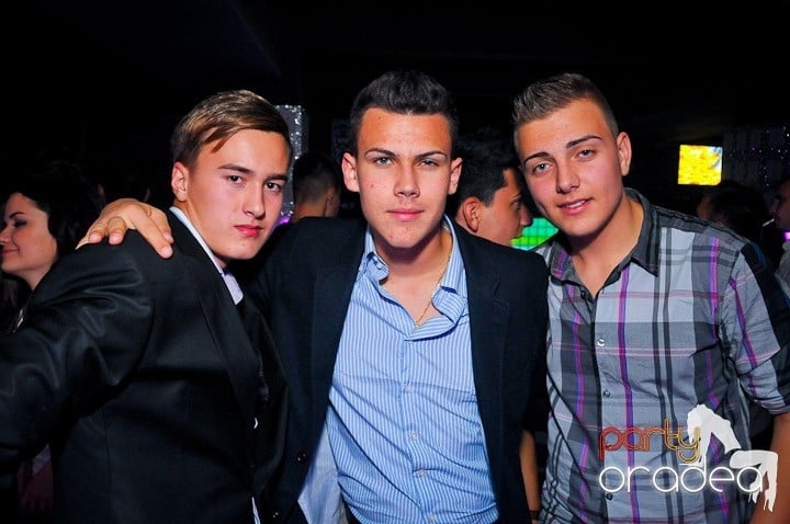 Petrecere în Club Life, 