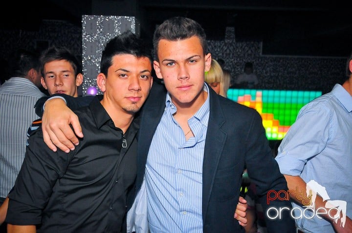 Petrecere în Club Life, 