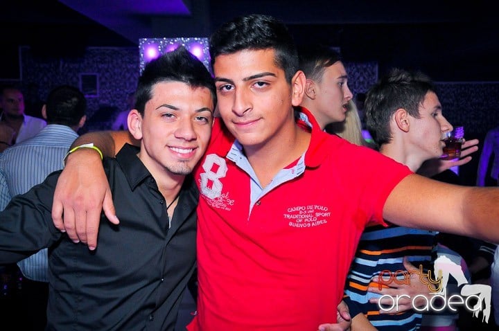 Petrecere în Club Life, 