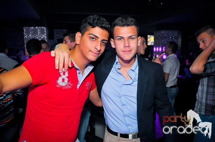 Petrecere în Club Life, 