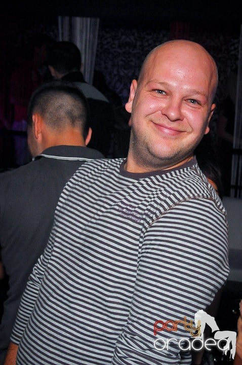 Petrecere în Club Life, 