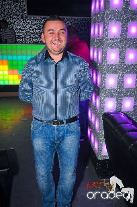 Petrecere în Club Life, 