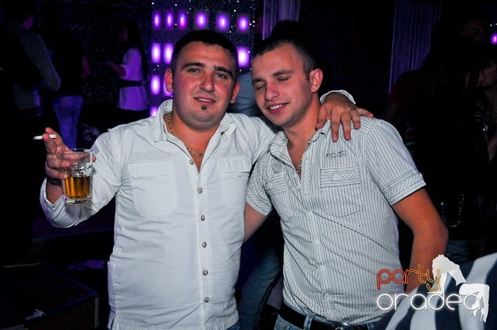 Petrecere în Club Life, 