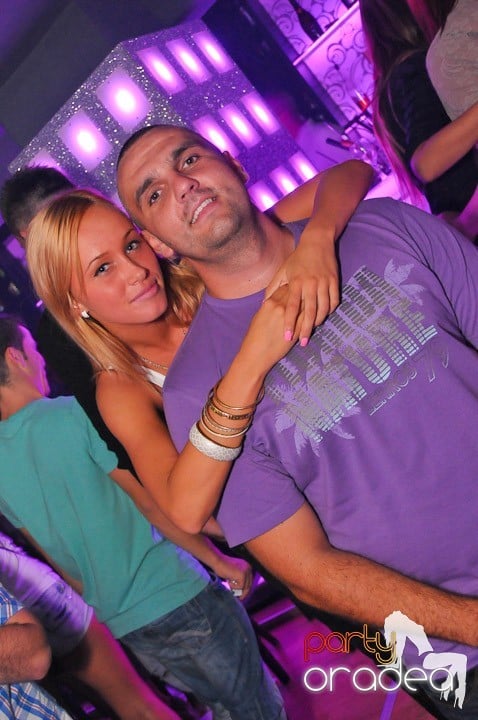 Petrecere în Club Life, 