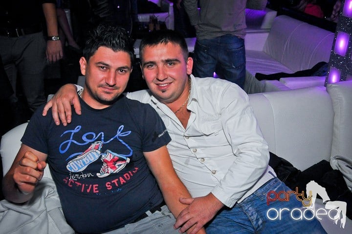 Petrecere în Club Life, 
