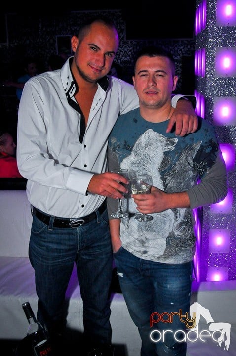 Petrecere în Club Life, 