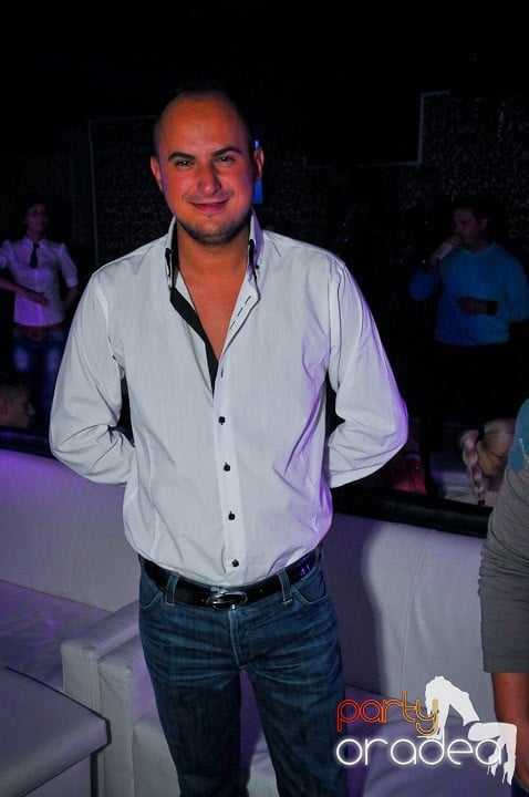 Petrecere în Club Life, 