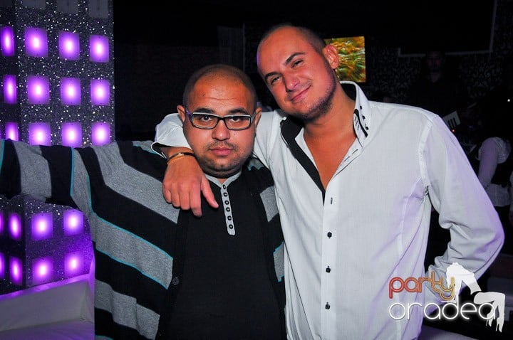 Petrecere în Club Life, 