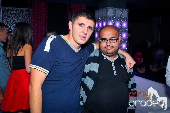 Petrecere în Club Life, 