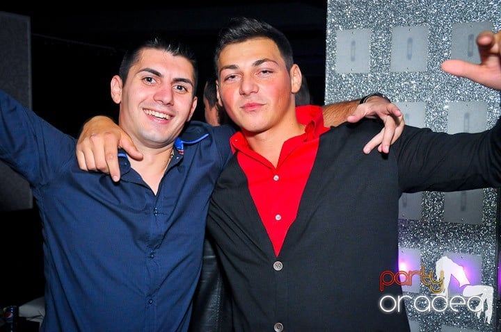 Petrecere în Club Life, 