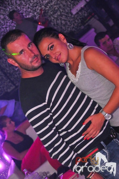 Petrecere în Club Life, 