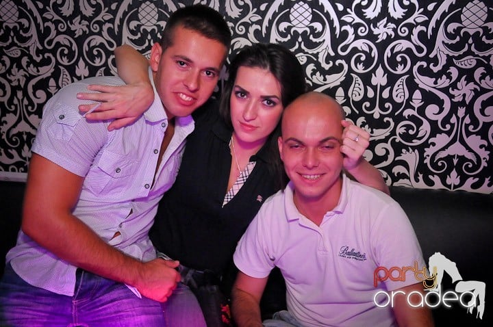 Petrecere în Club Life, 