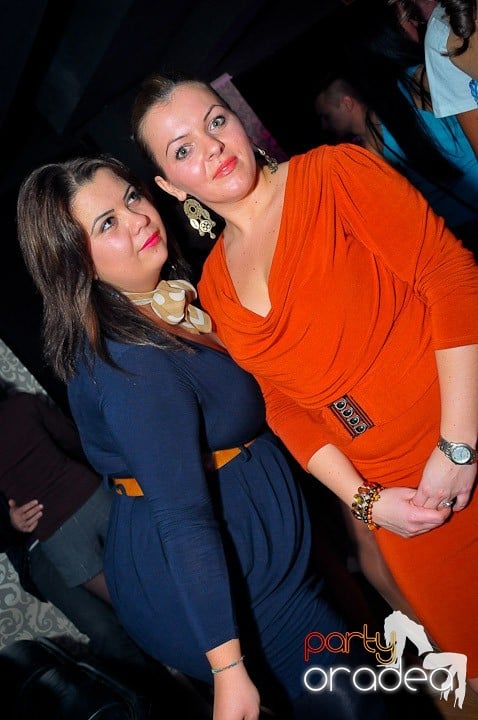 Petrecere în Club Life, 