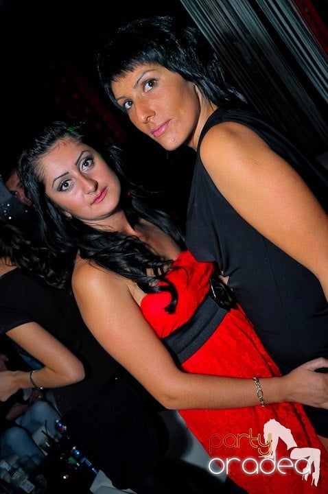 Petrecere în Club Life, 