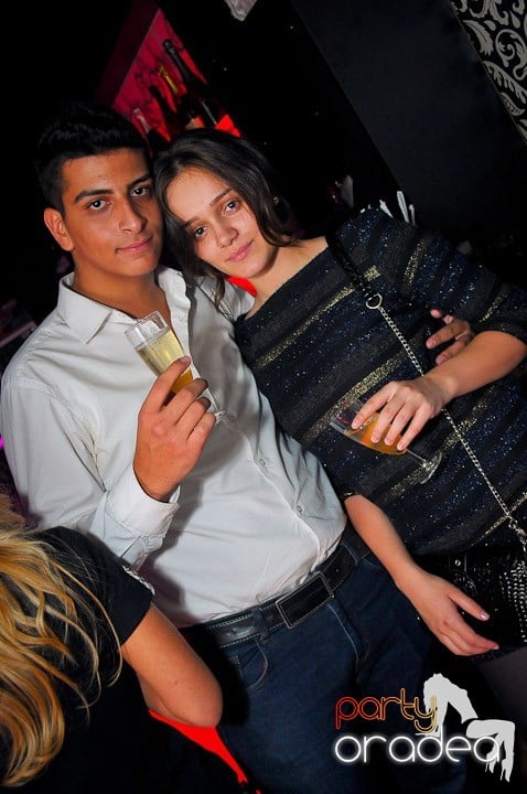 Petrecere în Club Life, 