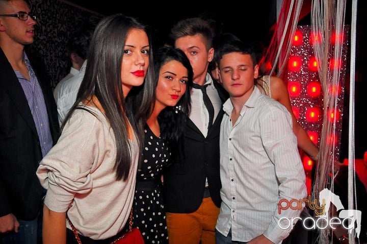 Petrecere în Club Life, 